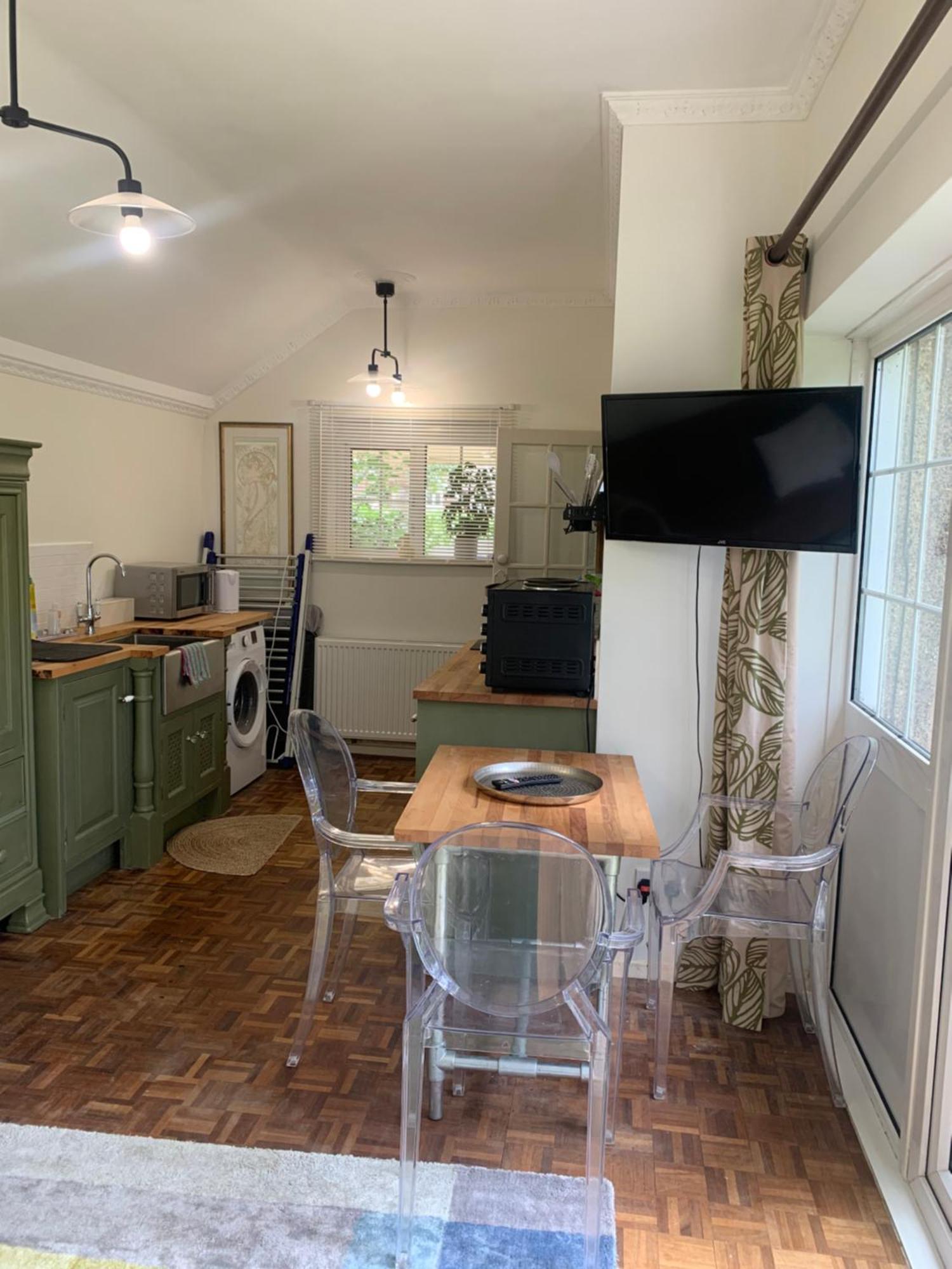 Newly Refurbished One Bedroom With Additional Sofa Bed Self Contained Flat In Garden Abbots Langley Bagian luar foto